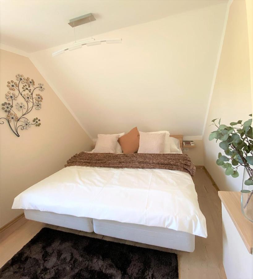 Otium Wellness Apartmanhaz Balatonakarattya Exteriör bild
